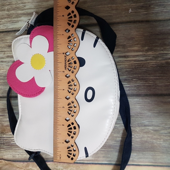 Hello Kitty purse - Picture 4 of 6